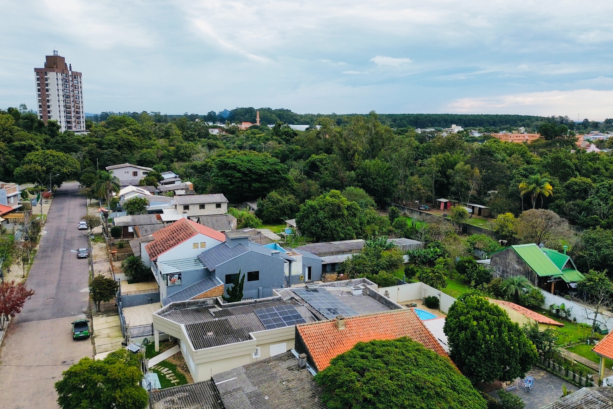 Vista aérea do bairro e das áreas verdes próximas